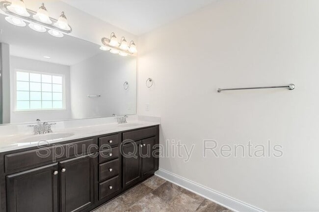 Building Photo - 102 Marquise Ct