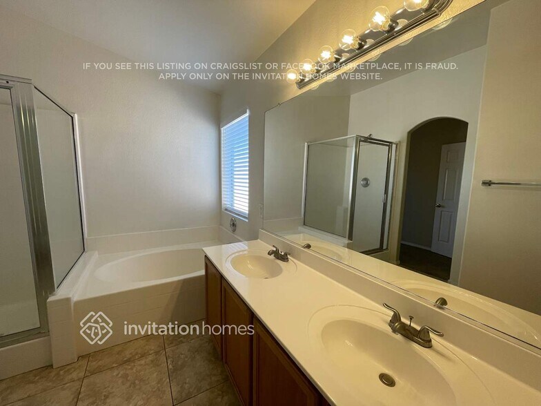 Building Photo - 15508 W Port Royale Ln