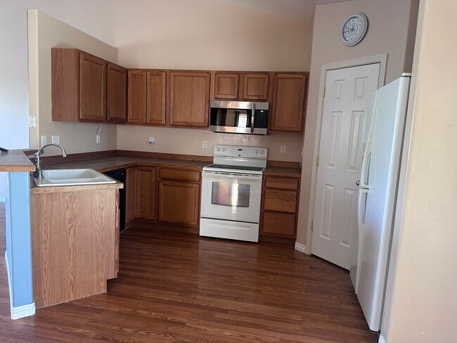 Building Photo - 382 Hailee Ave