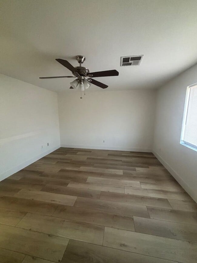 Building Photo - Newly Renovated 2 Bedroom / 1.5 Bathroom T...