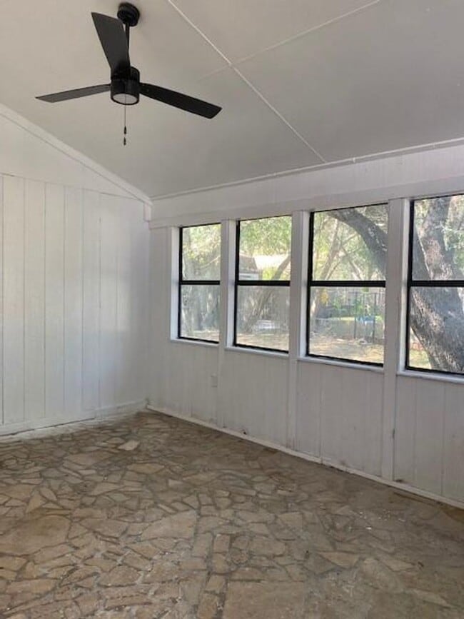 Building Photo - Remodel, large lot
