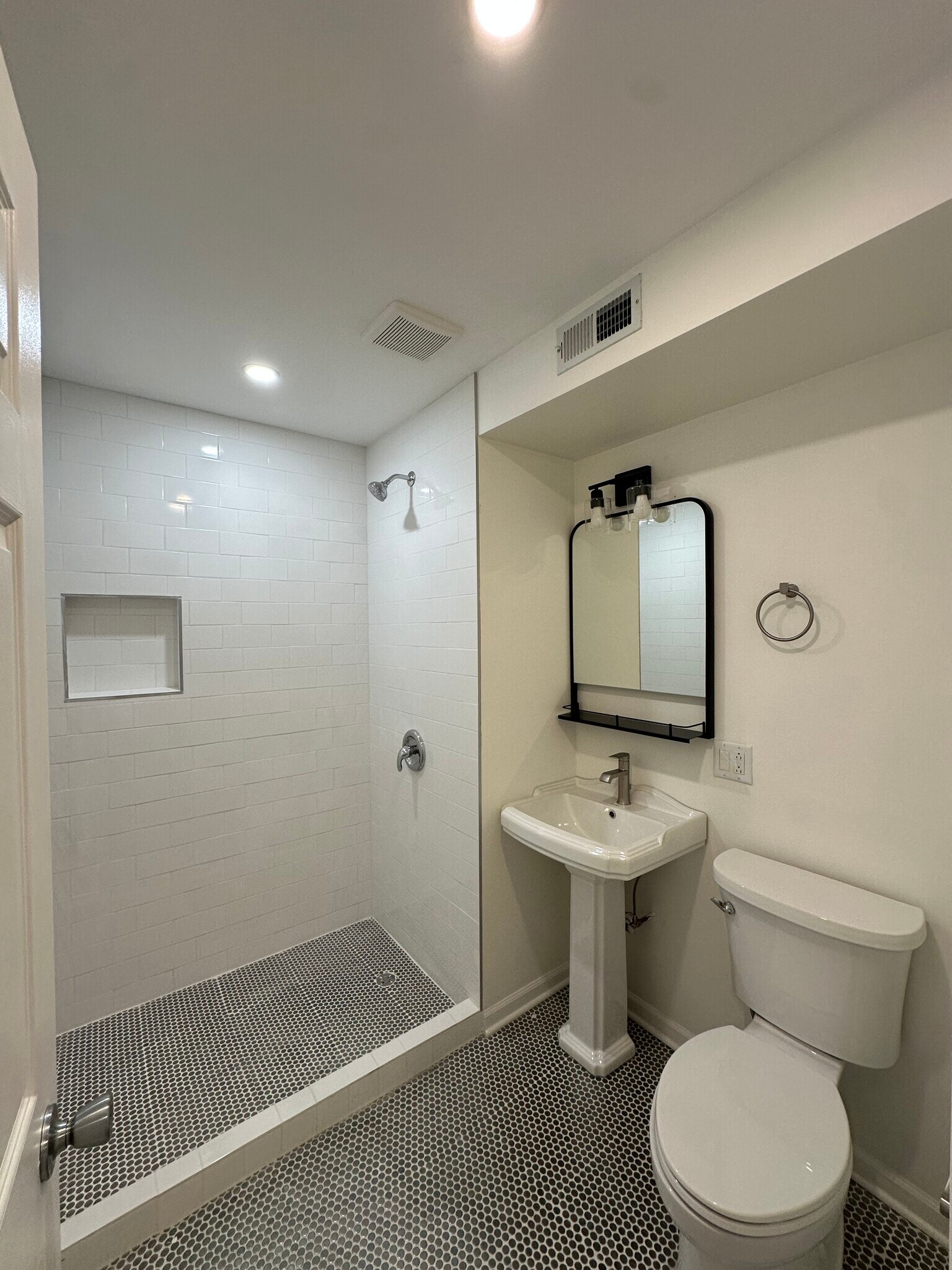 Building Photo - 2037 N Damen Ave