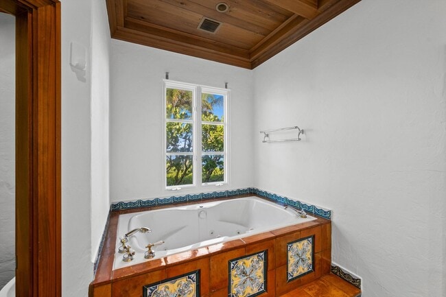 Building Photo - 240 N Ocean Blvd