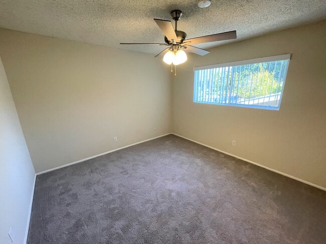 Building Photo - 100 S Altadena Dr