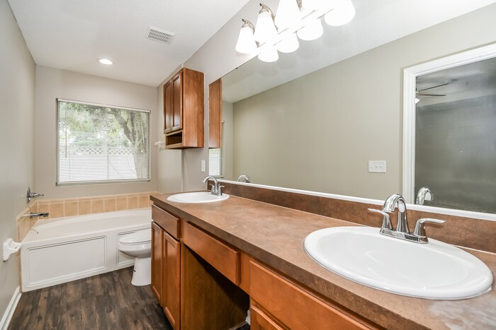 Building Photo - 10884 Campus Heights Ln