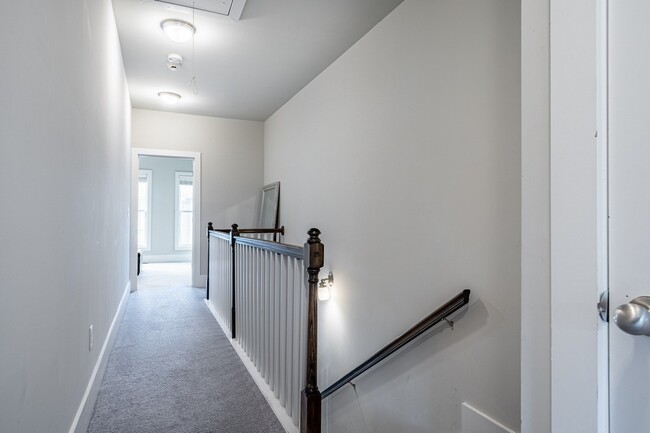 Building Photo - Furnished, 6 - 9 Month lease available.  L...