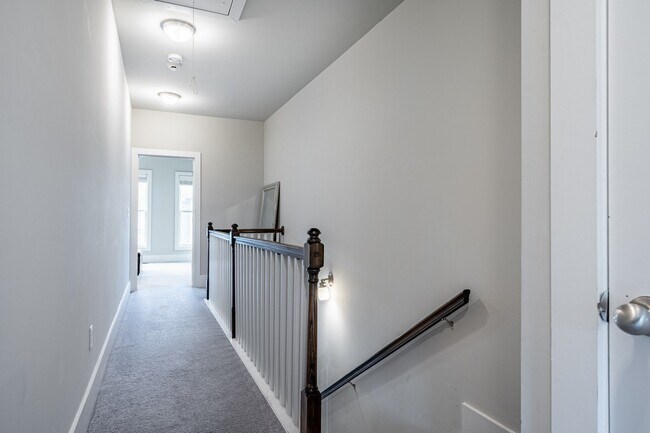 Building Photo - Furnished, short-term lease available now ...