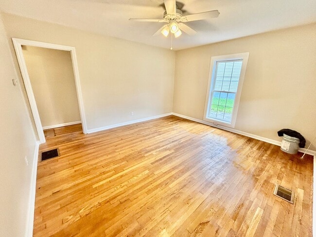 Building Photo - The "More Room to Roam" House: 4 Beds, 2 B...