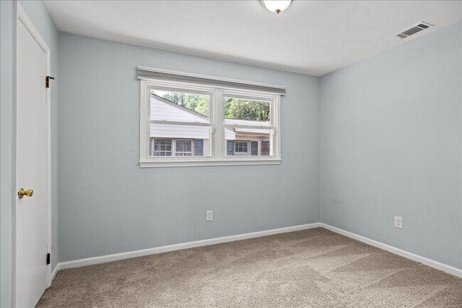 Building Photo - 4783 Rosecroft St