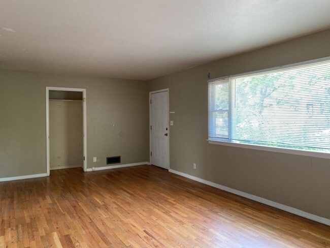 Building Photo - STUDENTS WELCOME! Ranch Home w/ Finished Basement, Fenced Yard and Two Kitchens