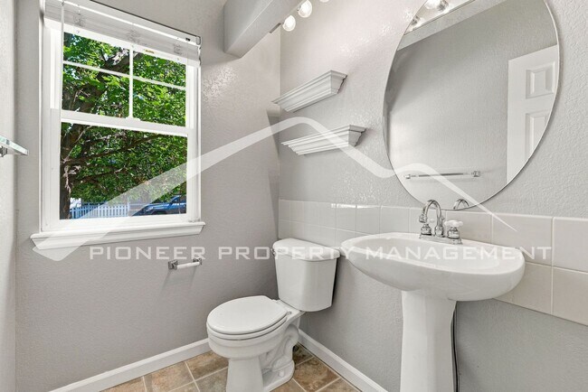 Building Photo - 7978 E Vassar Dr