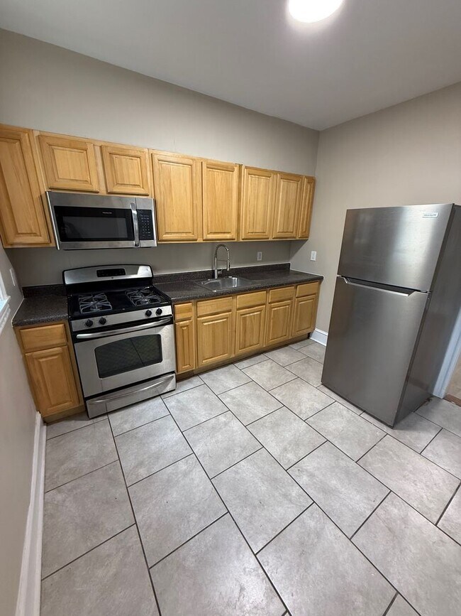 Building Photo - Beautifully Renovated Porch Front Home