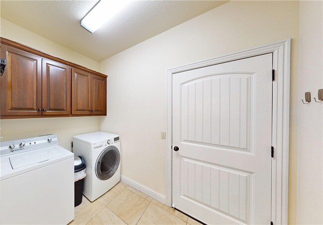 Building Photo - 5401 S 61st St