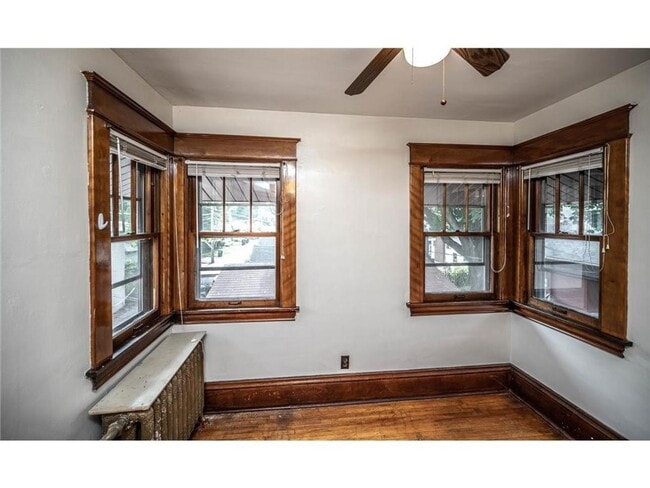 Building Photo - August 1st 2026- Large 5 Bedroom Single Fa...
