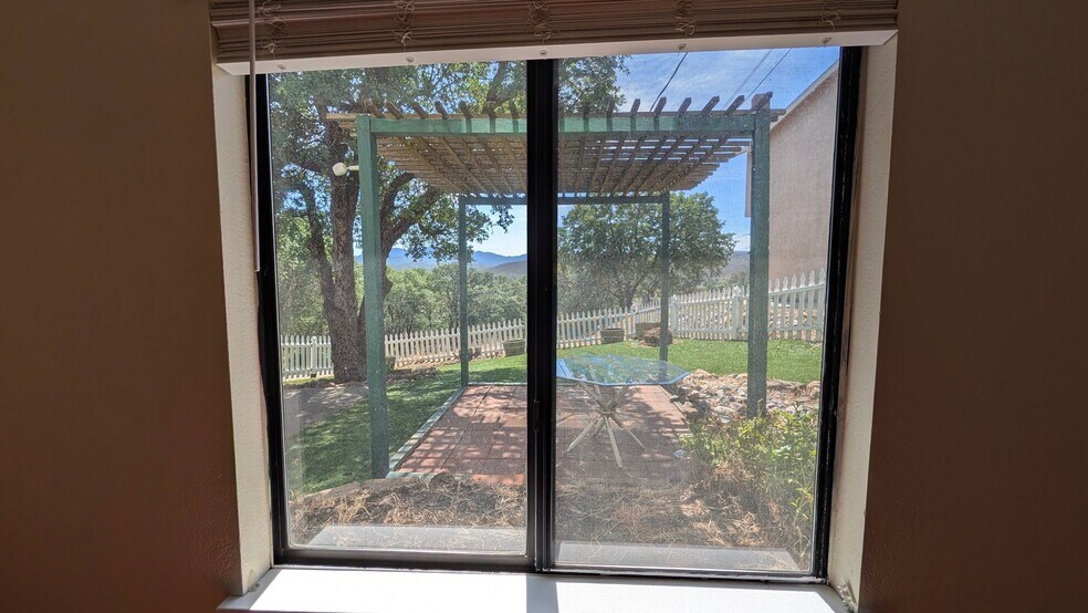 Building Photo - 18818 W Ridge View Dr