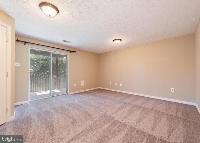 Building Photo - 645 Realm Ct W