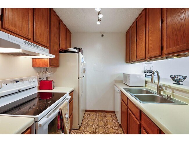 Building Photo - 433 S 7th St