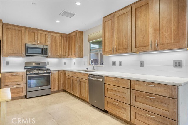 Building Photo - 44640 La Cuesta Rd
