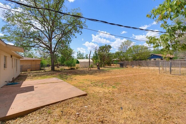 Building Photo - 618 S La Salle Dr