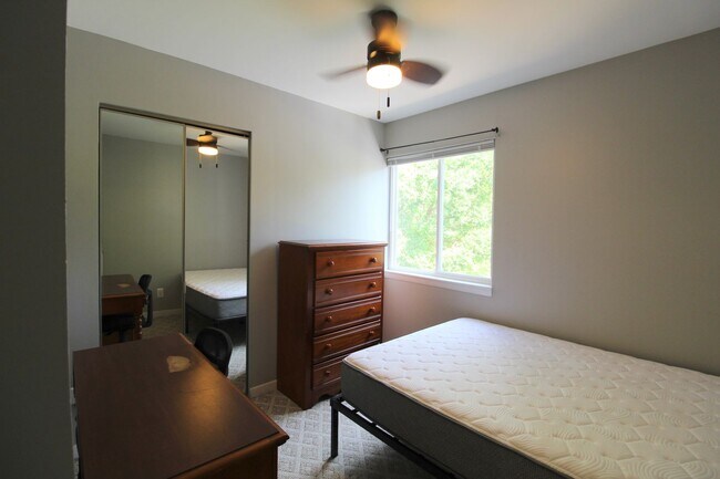 Building Photo - 1342 Hunters Rd