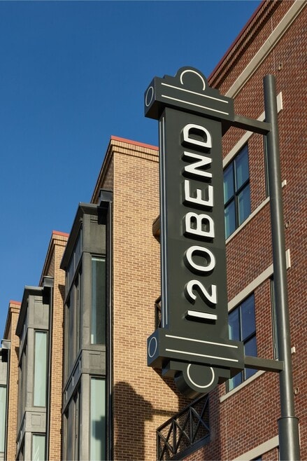 Building Photo - 120 & 220 Bend