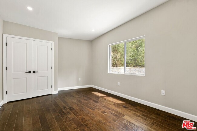 Building Photo - 9541 Cedarbrook Dr