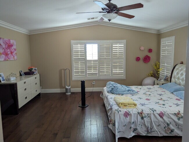 Building Photo - Spacious north Pomona property