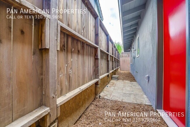 Building Photo - 13842 3/4-13844 Arthur Ave