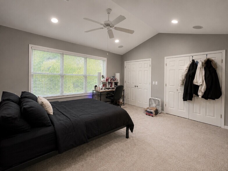 Master Bedroom - 2550 Cleinview Ave