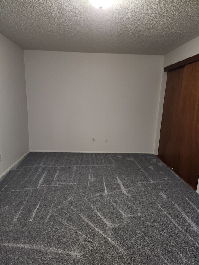 Building Photo - 3-bedroom 1 bath House