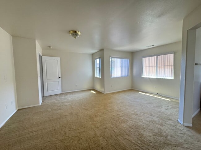Building Photo - Welcome To Your New Home In Inglewood (Gat...