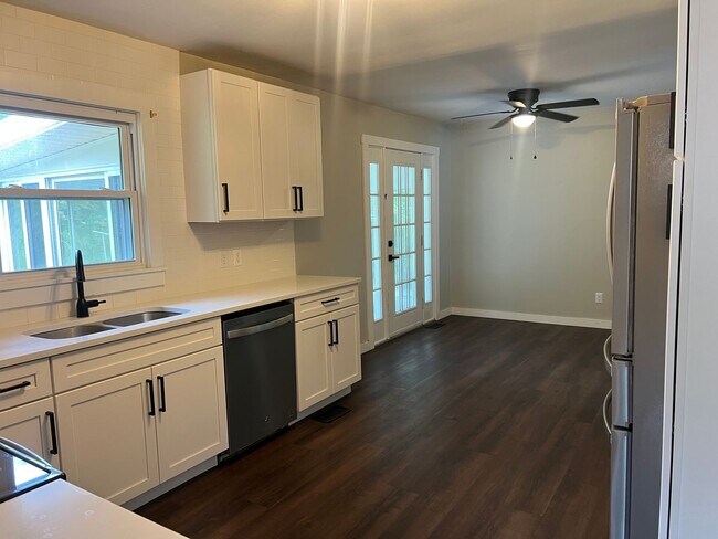 Building Photo - Beautiful one level home in JC!