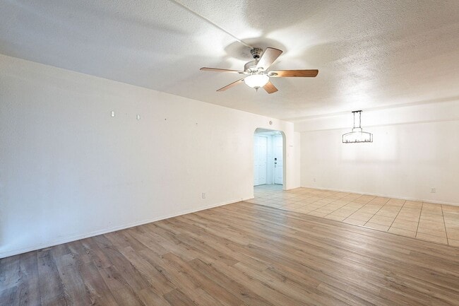 Building Photo - Charming Old Town Scottsdale Condo with Re...