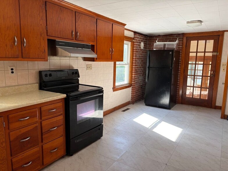 Building Photo - 1420 Woodbury Ave