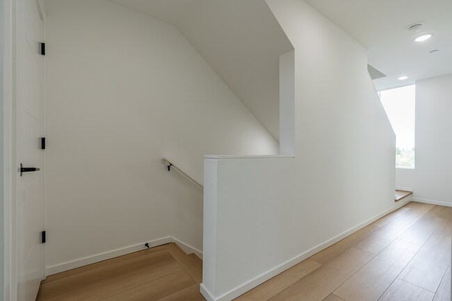 Building Photo - 8326 C 16TH AVE NW 98117