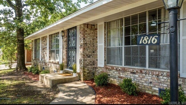 Building Photo - 1816 Osage Dr