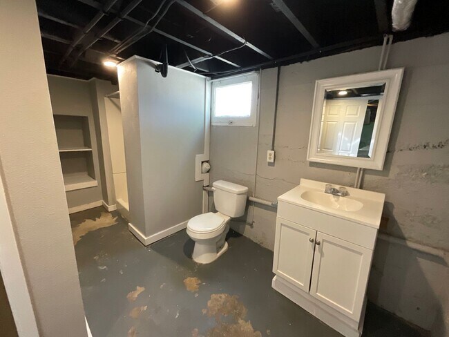 Building Photo - COLLEGE PRE-LEASING