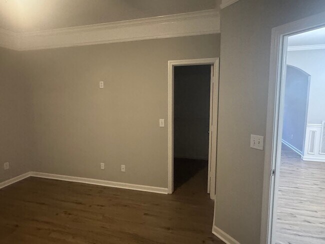 Building Photo - 1601 Deer Valley Dr