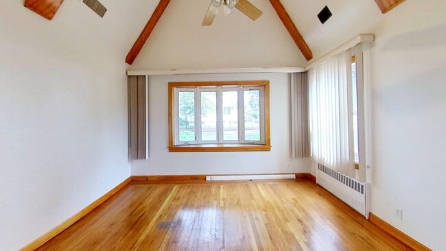 Building Photo - Laurelton