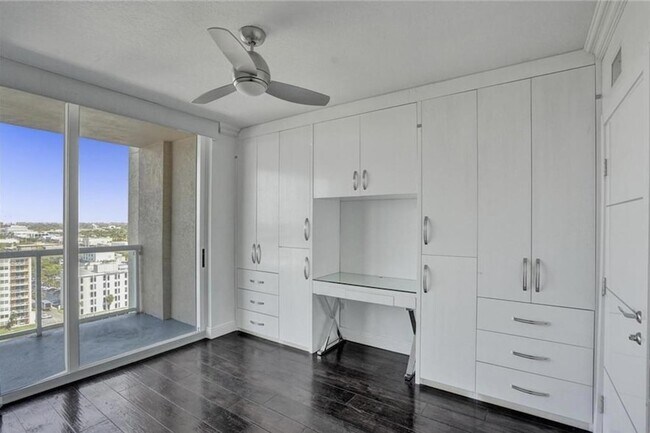 Building Photo - 3020 NE 32nd Ave