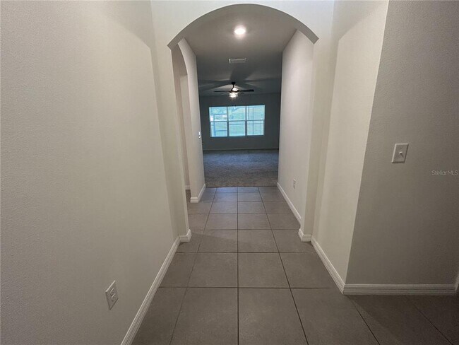 Building Photo - 4965 NE 14th Pl