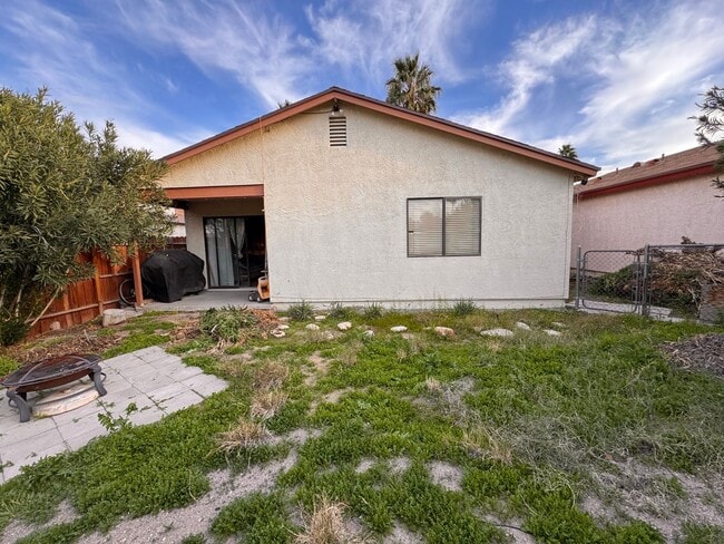 Building Photo - One Story Home For Rent