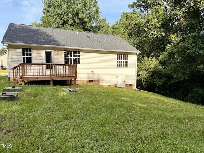Building Photo - 1000 Meadowgreen Dr