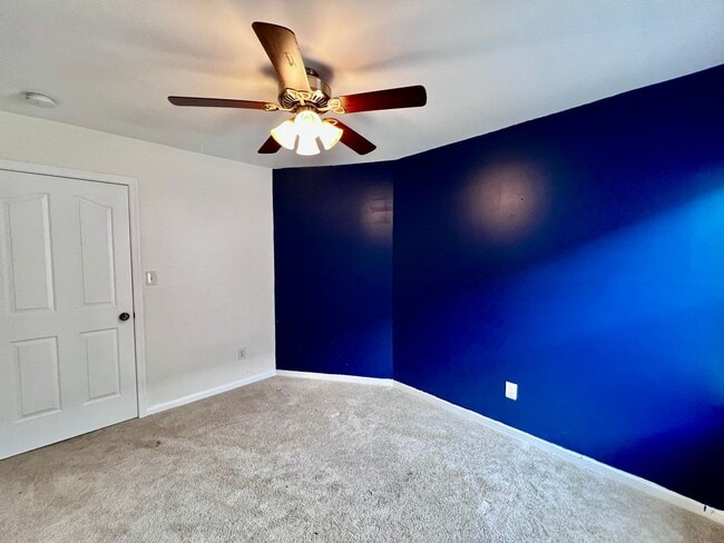 Building Photo - Stunning Castleton Condo