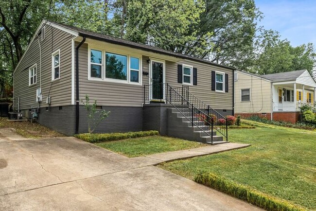 Building Photo - Home off Freeman Mill, Living Room Plus De...
