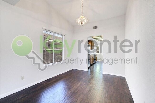 Building Photo - 2624 Walnut Ave