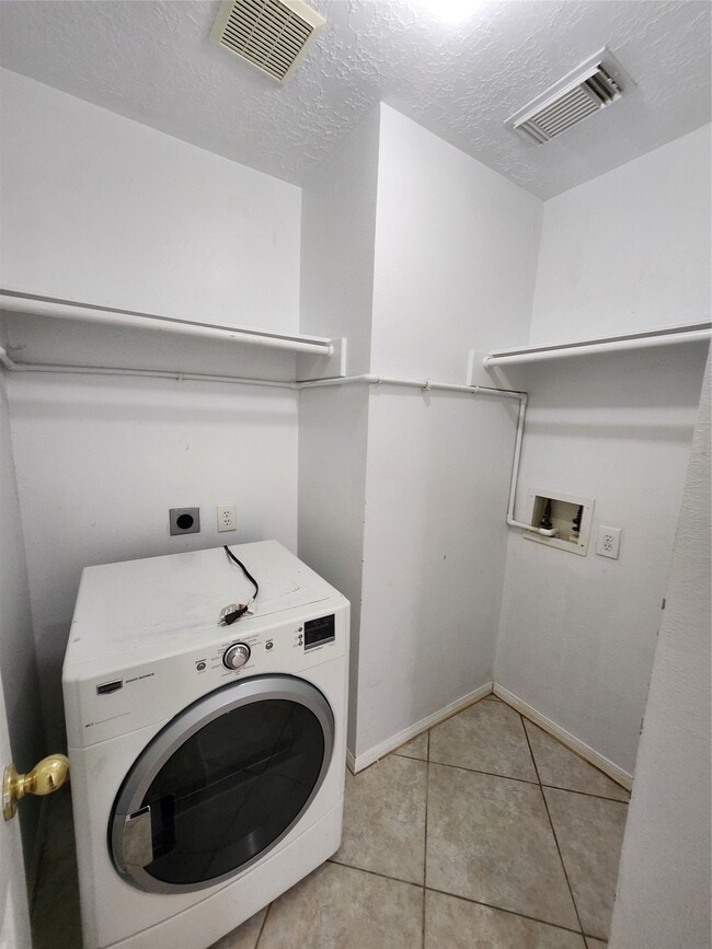 Building Photo - 14335 Berrington Dr