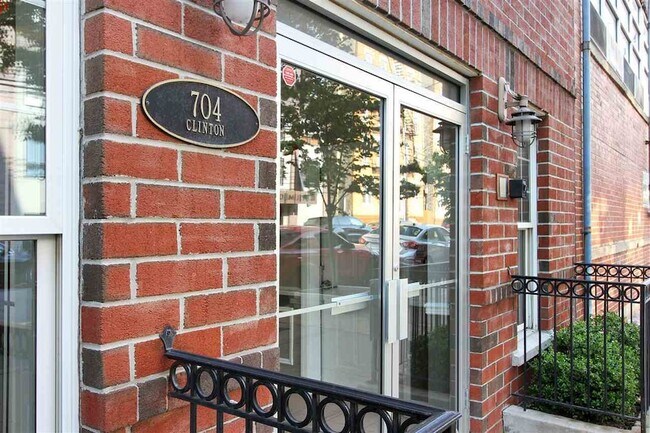 Building Photo - 704 Clinton St