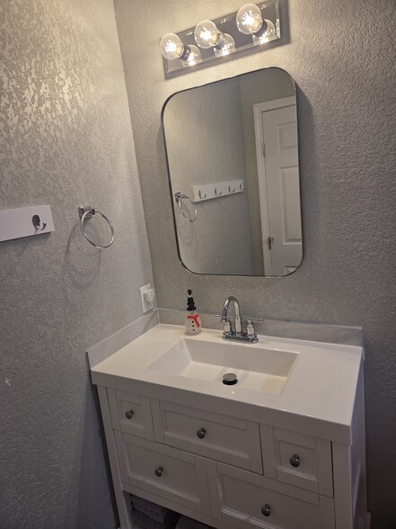 Building Photo - 2741 May St