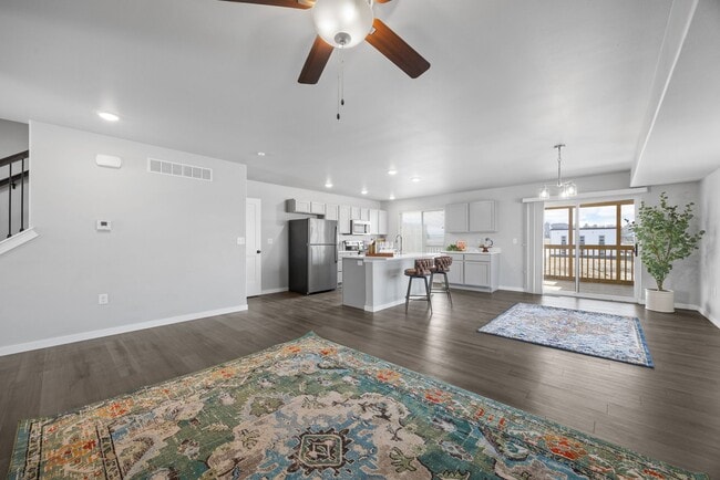 Building Photo - 921 Aiden St